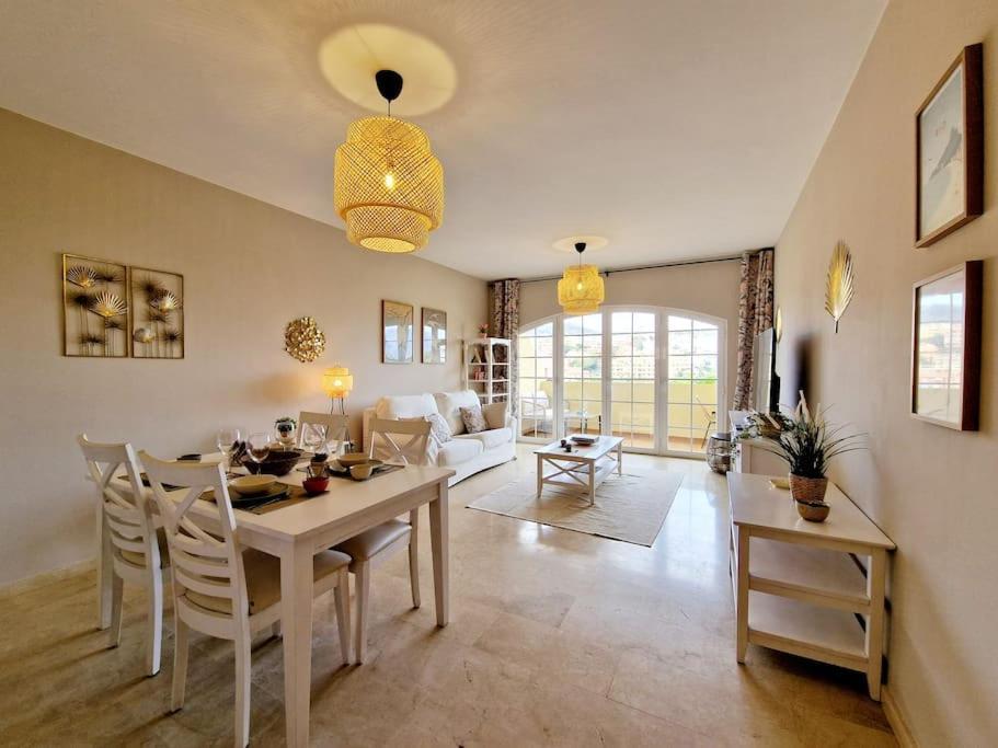 Appartement Royal Golf View: 2Br, Pools & Ac à Sitio de Calahonda Extérieur photo