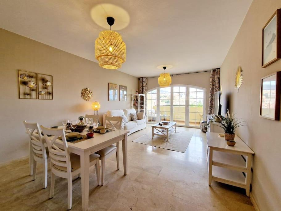 Appartement Royal Golf View: 2Br, Pools & Ac à Sitio de Calahonda Extérieur photo