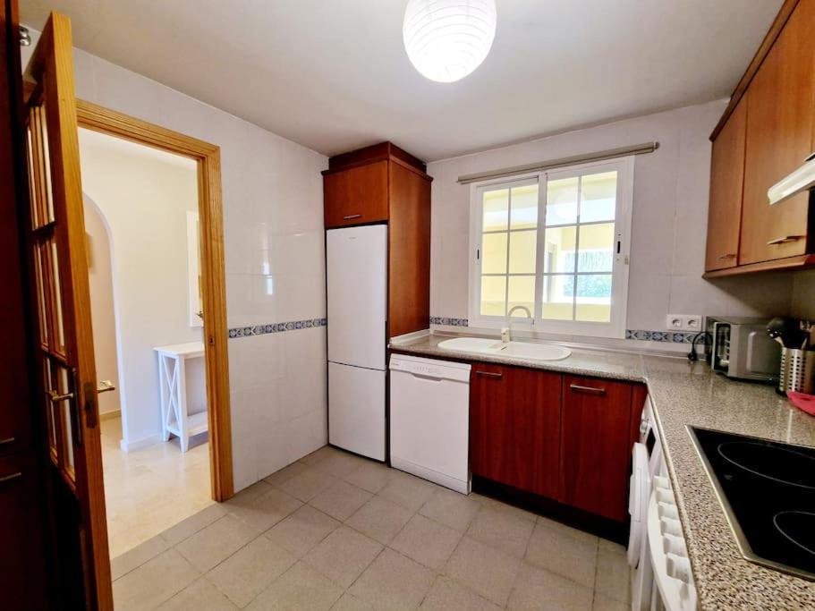 Appartement Royal Golf View: 2Br, Pools & Ac à Sitio de Calahonda Extérieur photo