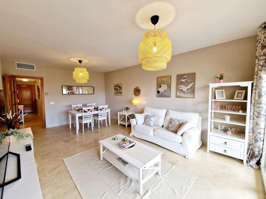 Appartement Royal Golf View: 2Br, Pools & Ac à Sitio de Calahonda Extérieur photo