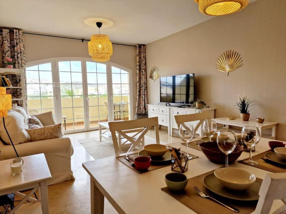Appartement Royal Golf View: 2Br, Pools & Ac à Sitio de Calahonda Extérieur photo