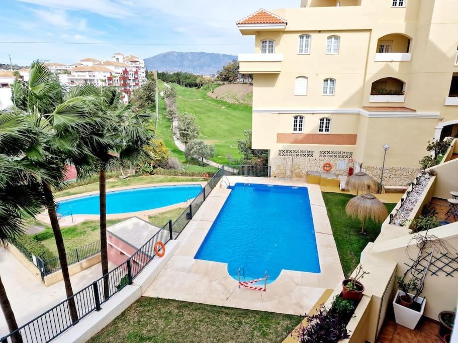 Appartement Royal Golf View: 2Br, Pools & Ac à Sitio de Calahonda Extérieur photo